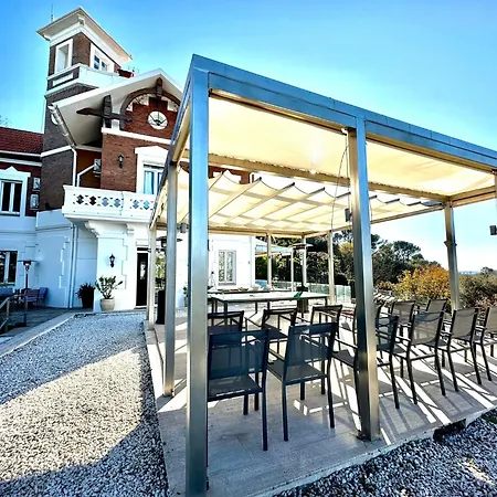 Resort Aya House La Floresta Pearson