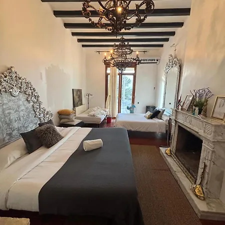 Aya House Resort *