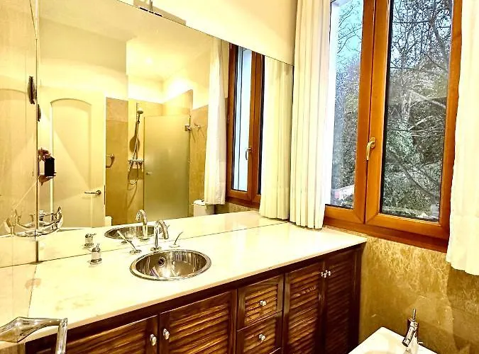 Spirit Of Queen Experience La Floresta Pearson