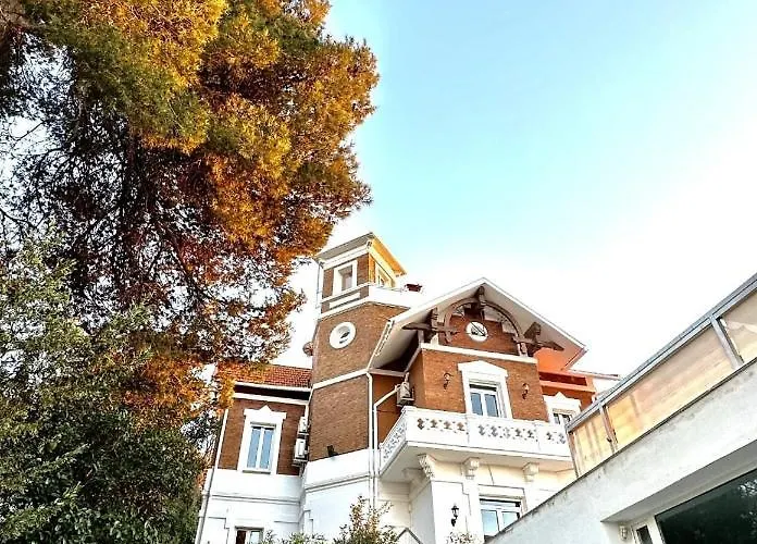 Spirit Of Queen Experience * La Floresta Pearson