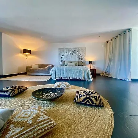 Aya House Resort *