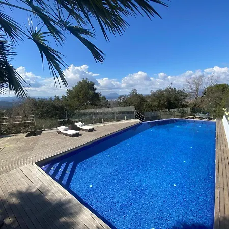 Aya House Resort *