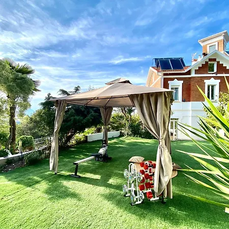 Aya House Resort *