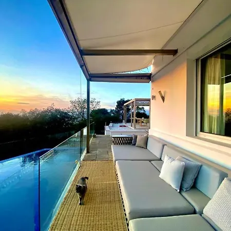 Resort Aya House *